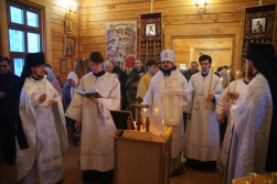 Епископ Роман совершил литургию в Спасском храме возрождающегося монастыря