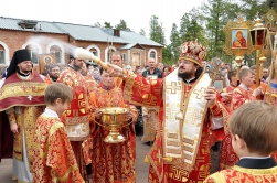 Владыка призвал прихожан нерюнгринского храма подготовиться к встрече  чудотворной Почаевской иконы Богородицы 