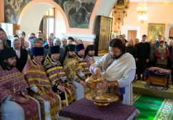 В Великий Четверг епископ Роман совершил Литургию и чин умовения ног в Преображенском соборе Якутска