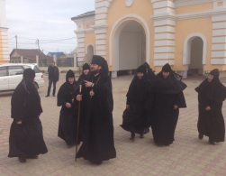 Епископ Якутский и Ленский Роман поздравил сестер Покровского монастыря с днем жен-мироносиц