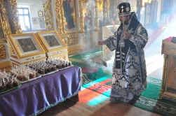 Епископ Роман совершил Литургию Преждеосвященных Даров и освящение колива