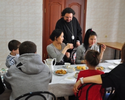 Епископ побеседовал с воспитанниками реабилитационного центра для несовершеннолетних о Пасхе в русской литературе