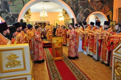 В День Победы епископ Роман помолился о погибших в годы войны
