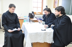 Епископ Роман принял экзамен по патристике у выпускников семинарии