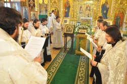 Три хора пропели акафист святителю Николаю в Преображенском соборе