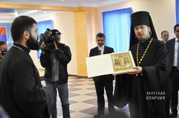 В дар духовно-просветительскому центру армянской общины Якутска передана икона святителя Иннокентия