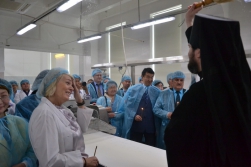 Священник благословил труды кондитеров Якутского хлебокомбината