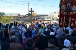 Епископ Роман освятил поклонный крест на месте старинного храма в Ленске