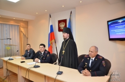 Наместник Спасского монастыря поздравил якутских полицейских с профессиональным праздником