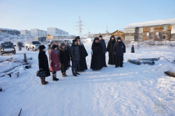 Епископ Роман посетил место строительства храма в поселке Чернышевский