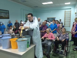 Великое водоосвящение в доме престарелых 