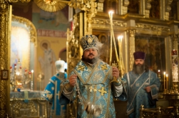В праздник Сретения Господня Владыка Роман совершил богослужение в Покровском храме Московской духовной академии