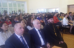 Священник приветствовал участников физико-математического форума Якутии
