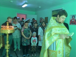 Пациенты реабилитационного центра в Кангалассах молились за Божественной литургией