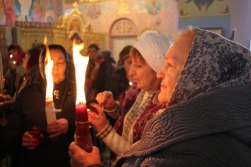 В Алданское благочиние принесен Благодатный Огонь