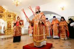 Архиепископ Роман совершил богослужение в Богородицком храме Якутска