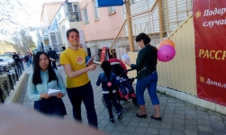 Участники православного молодежного движения города Мирного провели акции ко дню Защиты детей