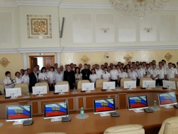 Представитель епархии поздравил государственных служащих с Днем России