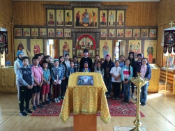 Дети из школьного лагеря села Хатассы посетили храм