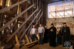 Архиепископ Роман проинспектировал процесс реставрации Троицкого собора