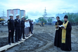 Представитель епархии освятил первую сваю будущего здания УФССП