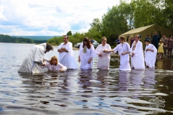 Якутский архиерей совершил Крещение на реке Чульман