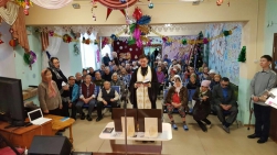 Священник поздравил подопечных дома престарелых с Рождеством Христовым 