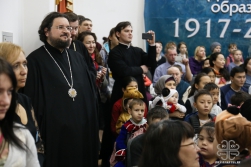 Более 800 детей посетили Епархиальные Рождественские елки